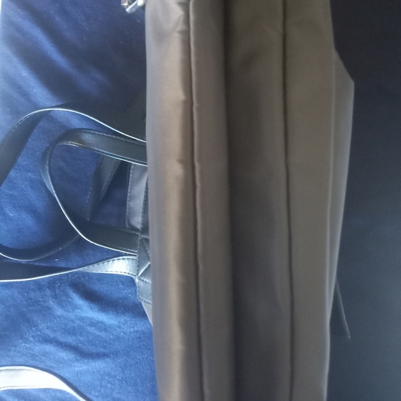 TAHARI Backpack - Picture 3 of 5